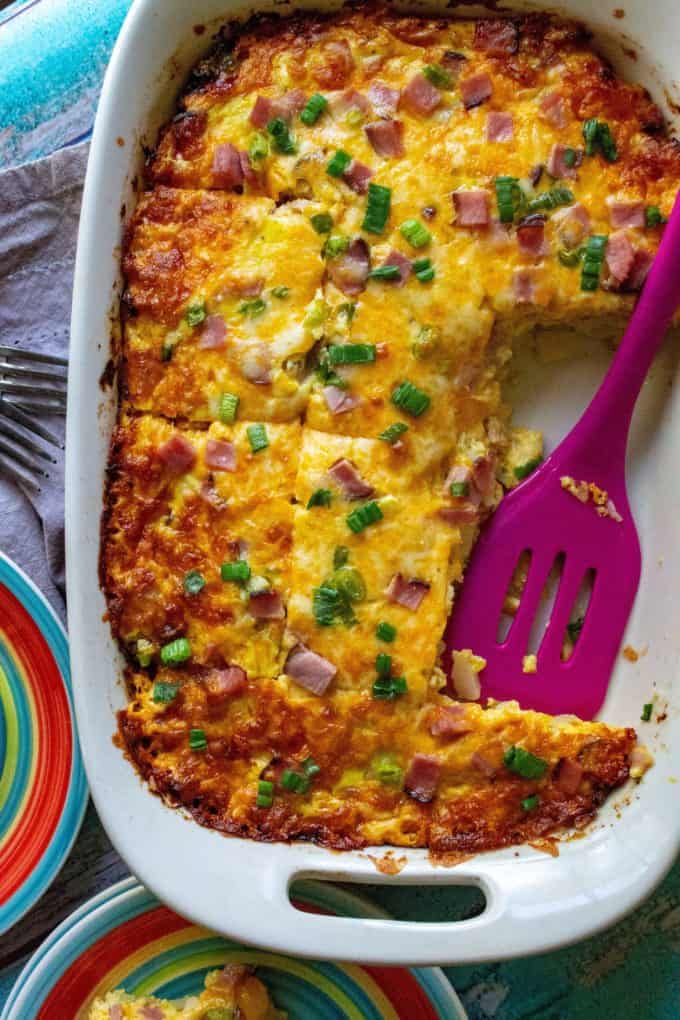 HAM AND CHEESE HASH BROWN BREAKFAST CASSEROLE | A Wicked Whisk